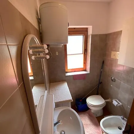 A Due Passi Dalla Spiaggia La Cinta Apartment *